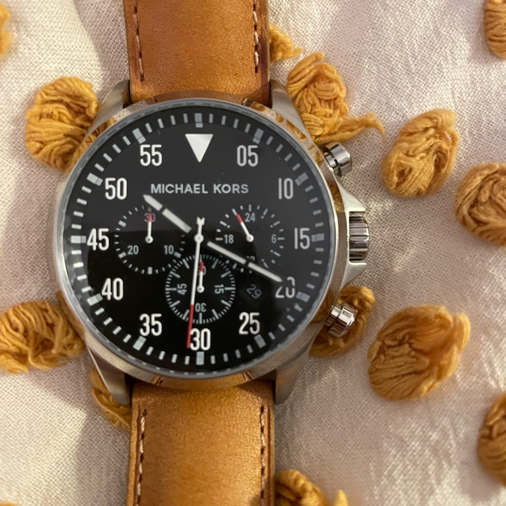 NWT Michael Kors Tan Leather Strap Watch with Black Dial - Picture 3 of 5